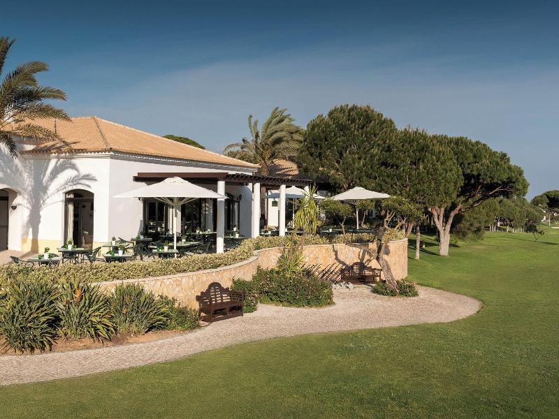Pine Cliffs Residence image