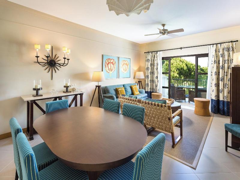 Pine Cliffs Residence image