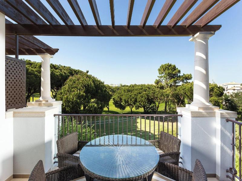 Pine Cliffs Residence image