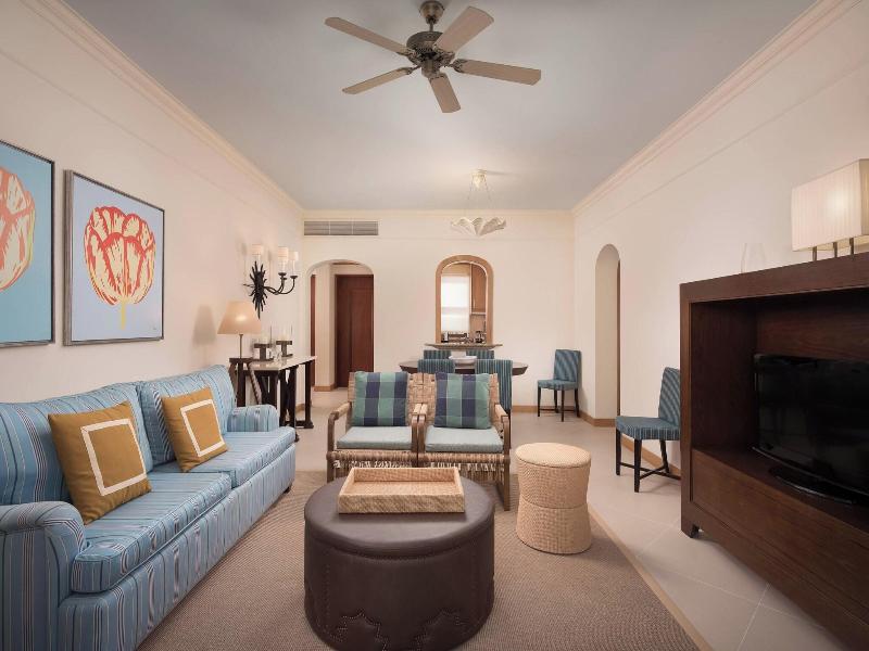 Pine Cliffs Residence image