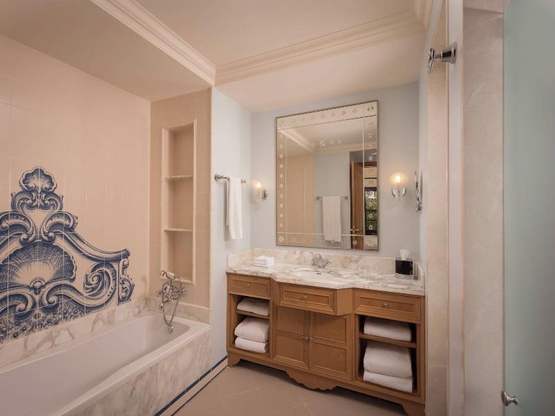 Pine Cliffs Residence image