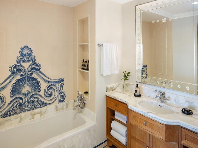 Pine Cliffs Residence image