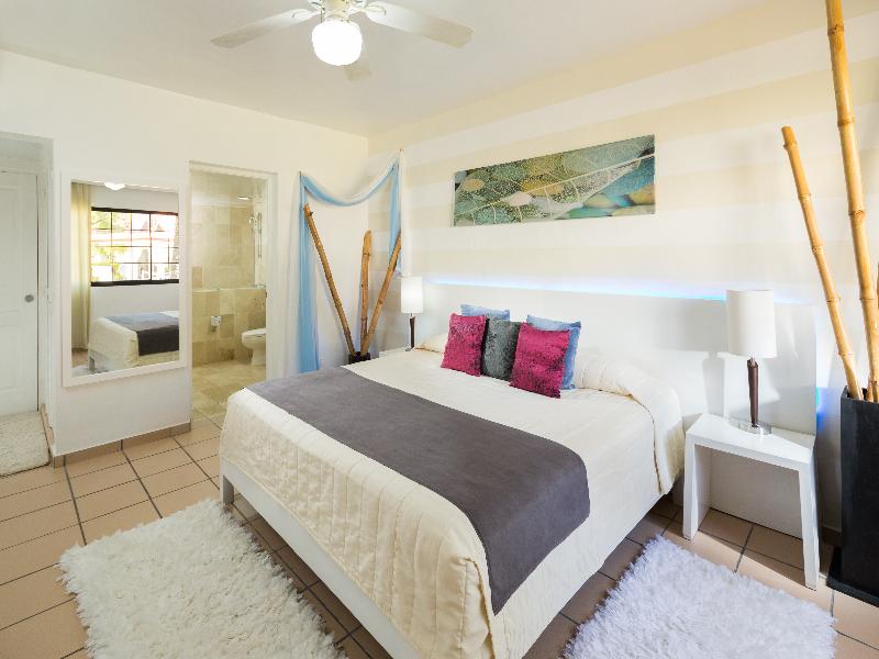BlueBay Villas Doradas image