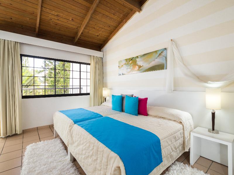 BlueBay Villas Doradas image