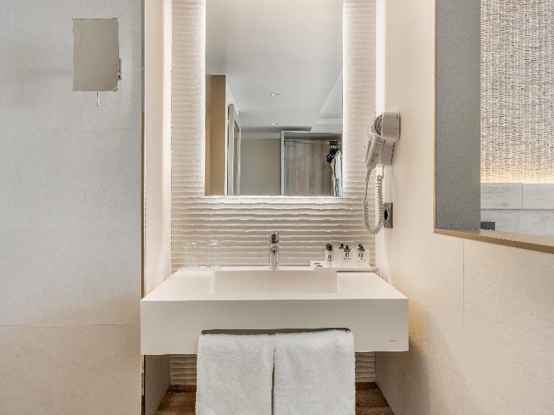 Metropol Hotel image