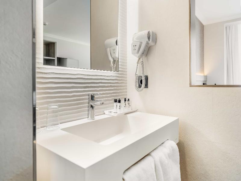 Metropol Hotel image