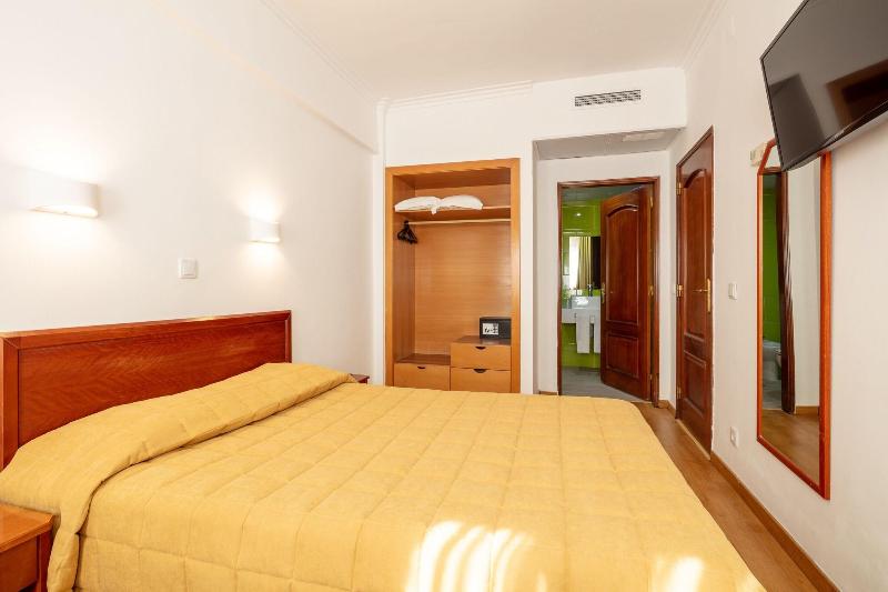 Bed room