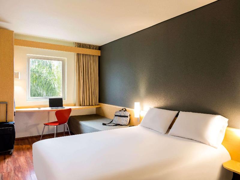 Ibis Monterrey Valle  image