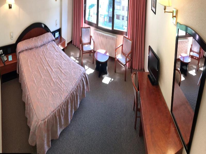 Apartaments Turistics Roc del Castell image