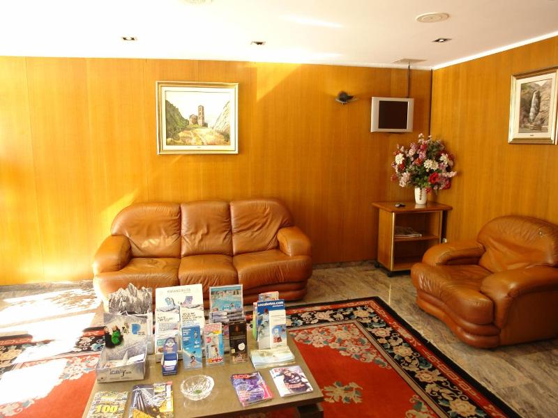 Apartaments Turistics Roc del Castell image