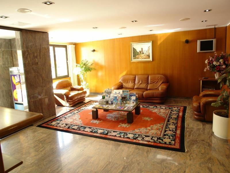 Apartaments Turistics Roc del Castell image