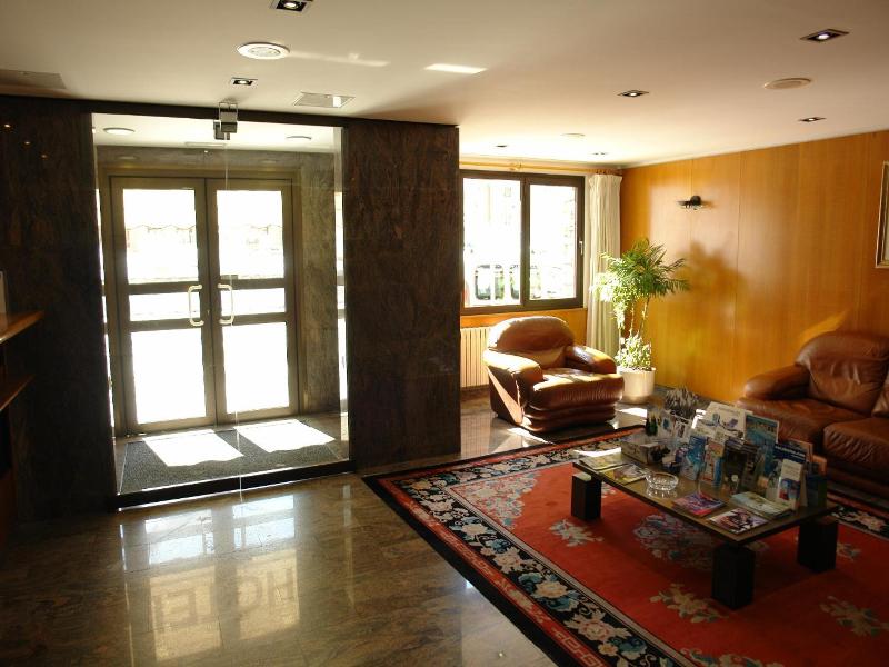 Apartaments Turistics Roc del Castell image