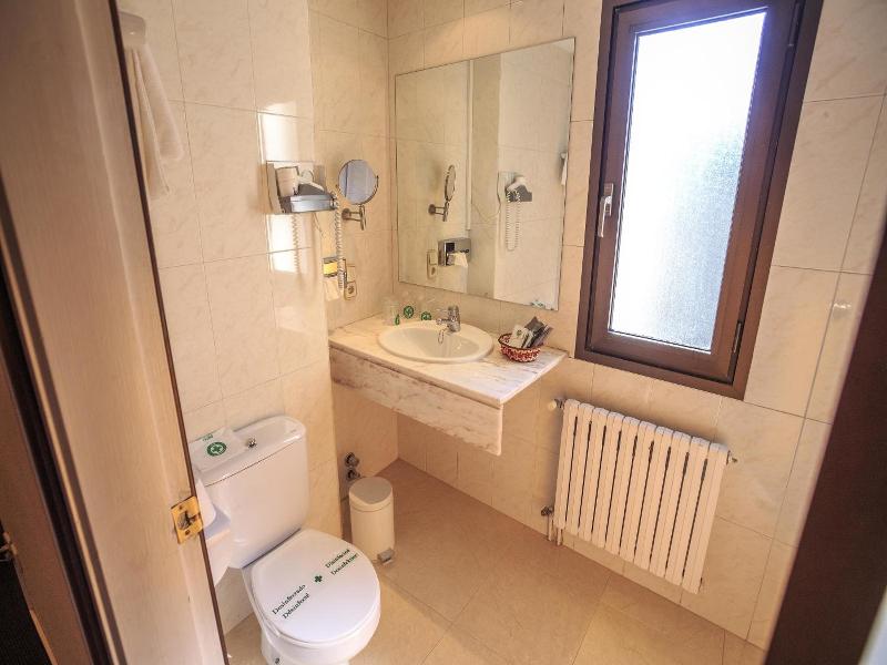 Apartaments Turistics Roc del Castell image