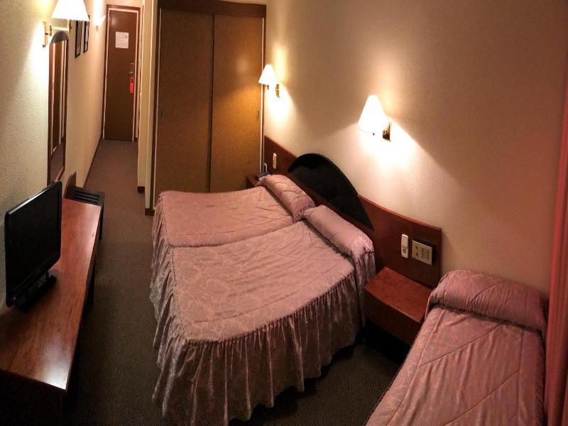 Apartaments Turistics Roc del Castell image