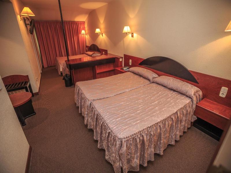 Apartaments Turistics Roc del Castell image
