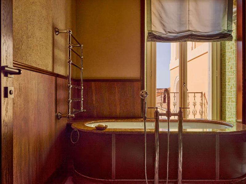 Orient Express La Minerva image
