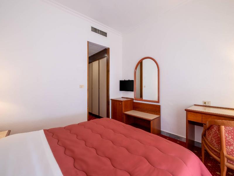 Quality Hotel Nova Domus image