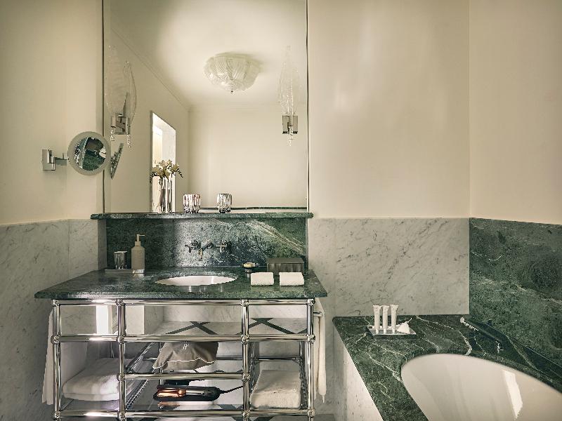 The Carlton, Milan image