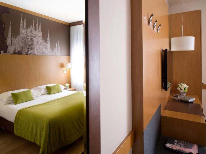 Starhotels Tourist image