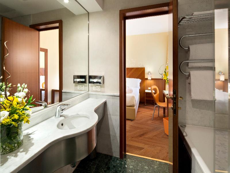 UNA HOTELS Mediterraneo Milano image