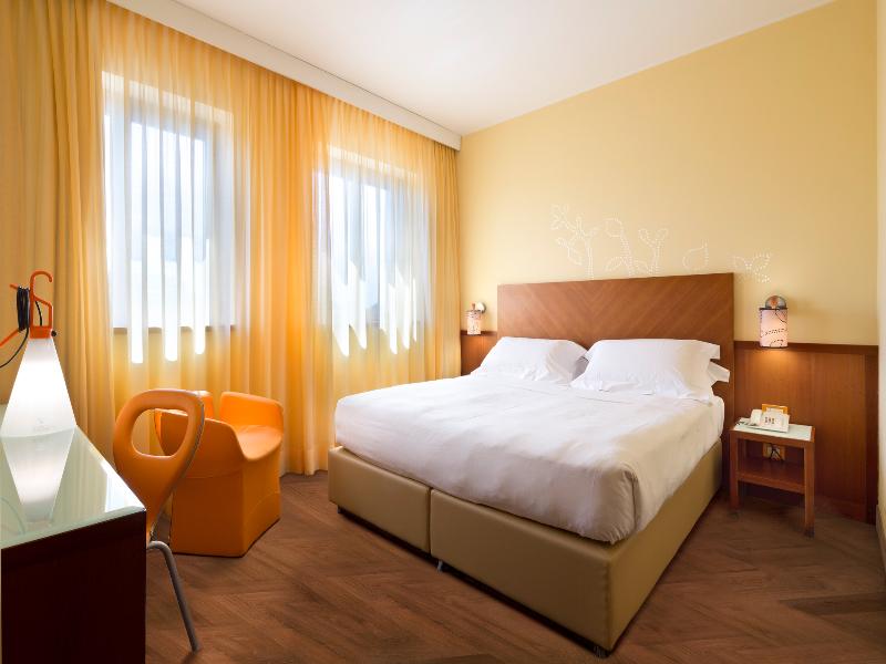 UNA HOTELS Mediterraneo Milano image