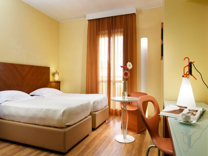 UNA HOTELS Mediterraneo Milano image