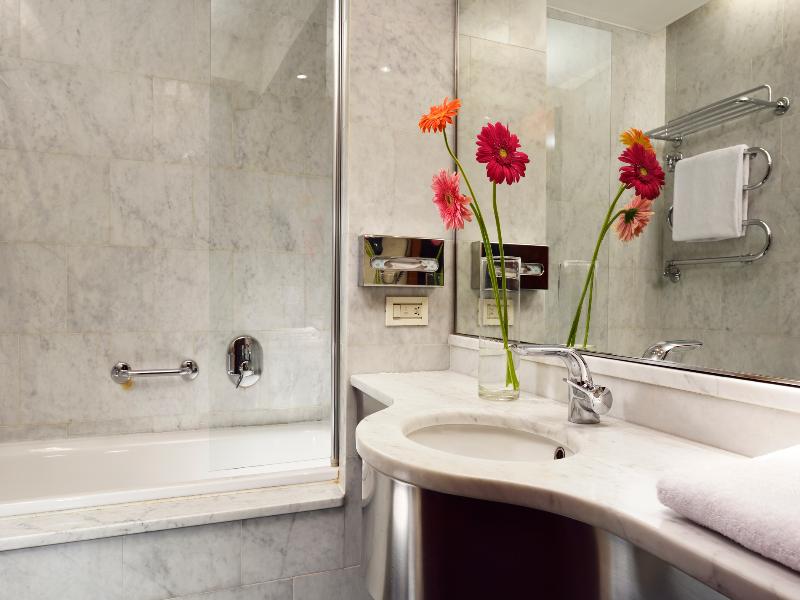 UNA HOTELS Mediterraneo Milano image