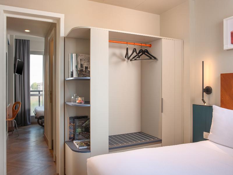 UNA HOTELS Mediterraneo Milano image