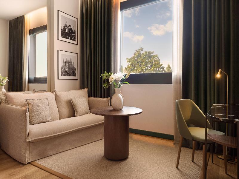 Melia Milano image