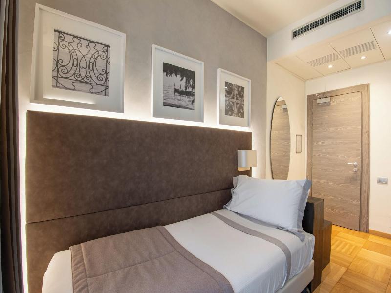 Hotel Como image