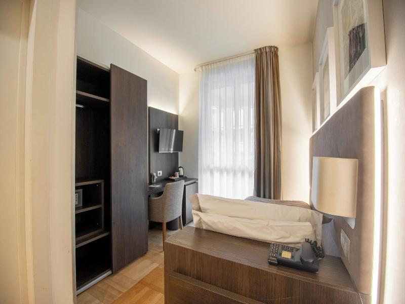 Hotel Como image