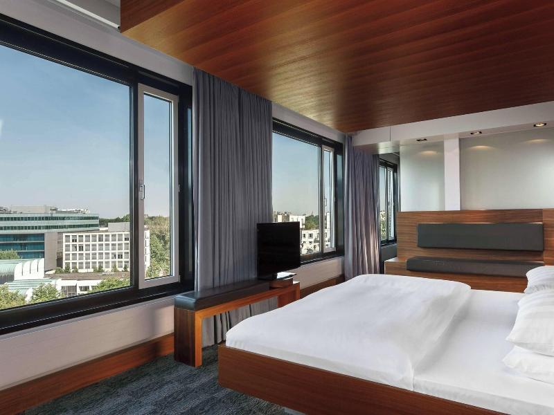 Sheraton Berlin Grand Hotel Esplanade image