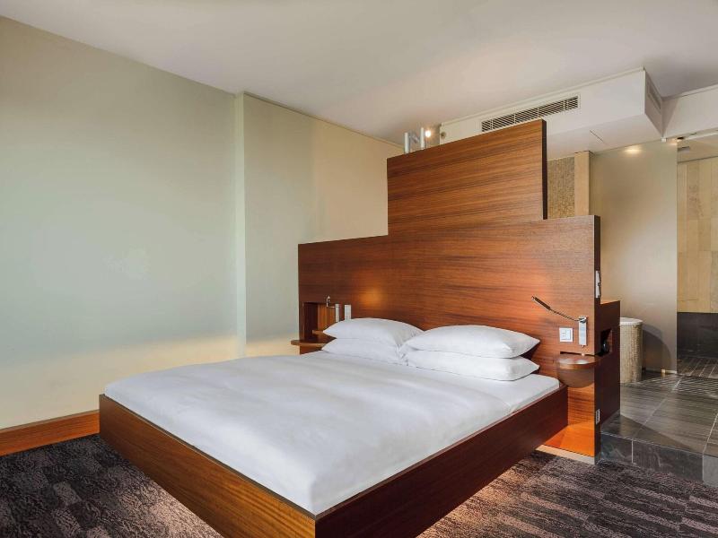 Sheraton Berlin Grand Hotel Esplanade image