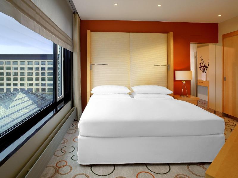 Sheraton Berlin Grand Hotel Esplanade image