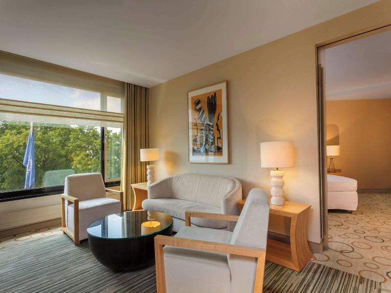 Sheraton Berlin Grand Hotel Esplanade image