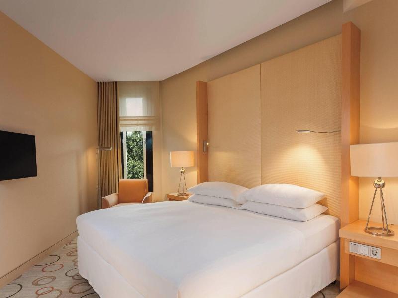 Sheraton Berlin Grand Hotel Esplanade image