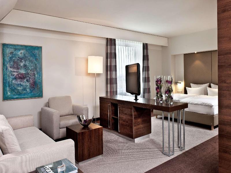 Estrel Hotel Berlin image