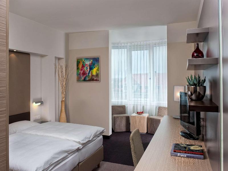 Estrel Hotel Berlin image