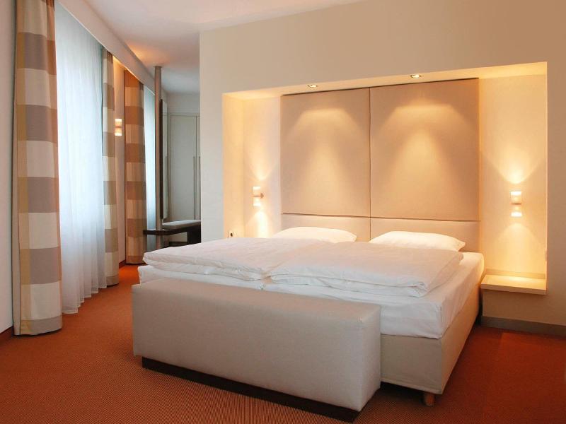 Estrel Hotel Berlin image