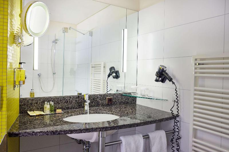 DoubleTree by Hilton Hannover Schweizerhof image