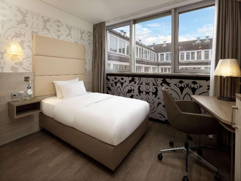 DoubleTree by Hilton Hannover Schweizerhof image