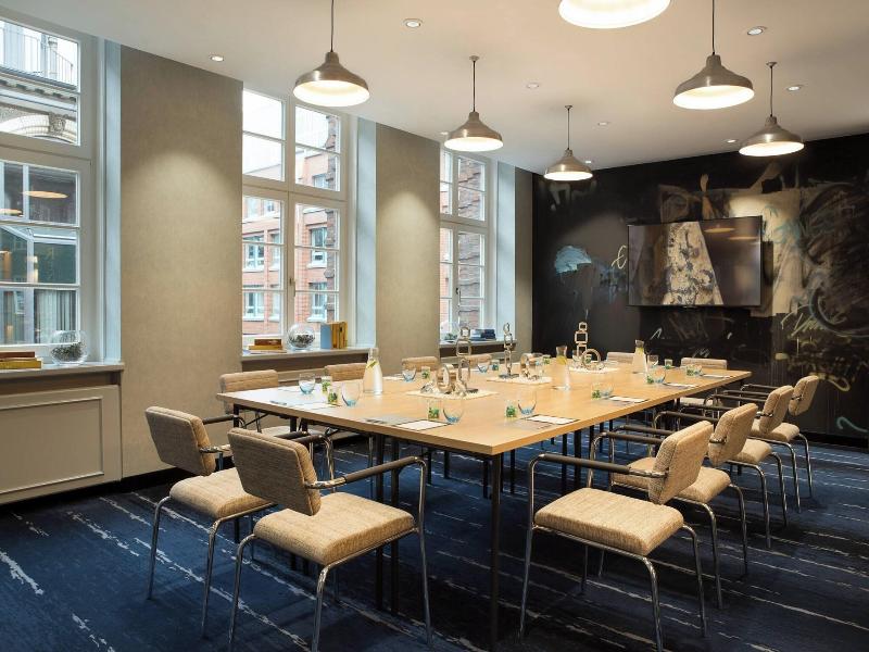 Renaissance Hamburg Hotel image