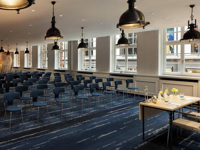 Renaissance Hamburg Hotel image