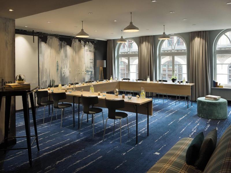 Renaissance Hamburg Hotel image