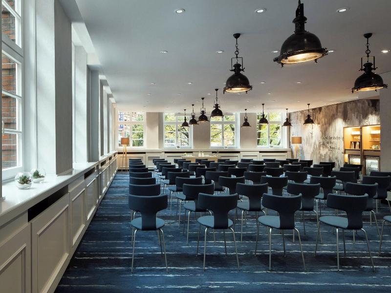 Renaissance Hamburg Hotel image