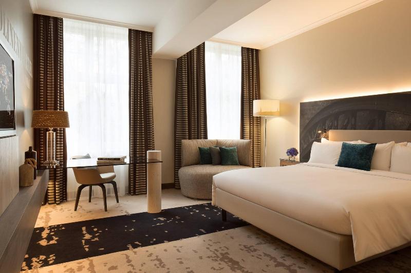 Renaissance Hamburg Hotel image