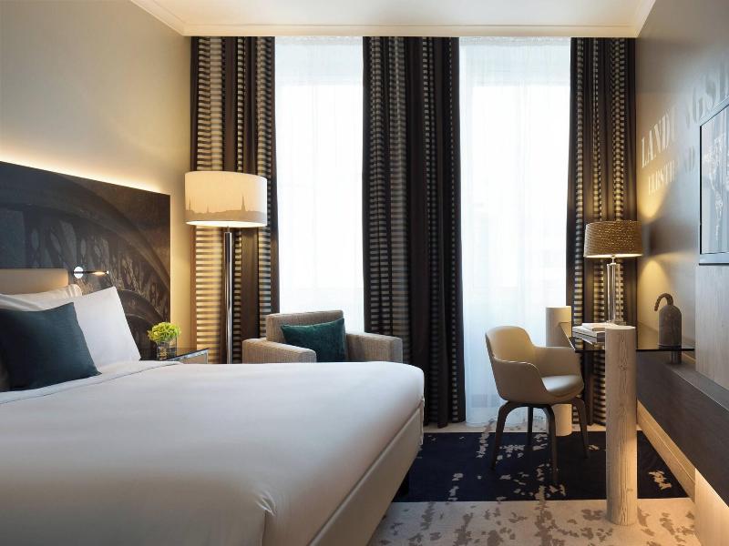 Renaissance Hamburg Hotel image