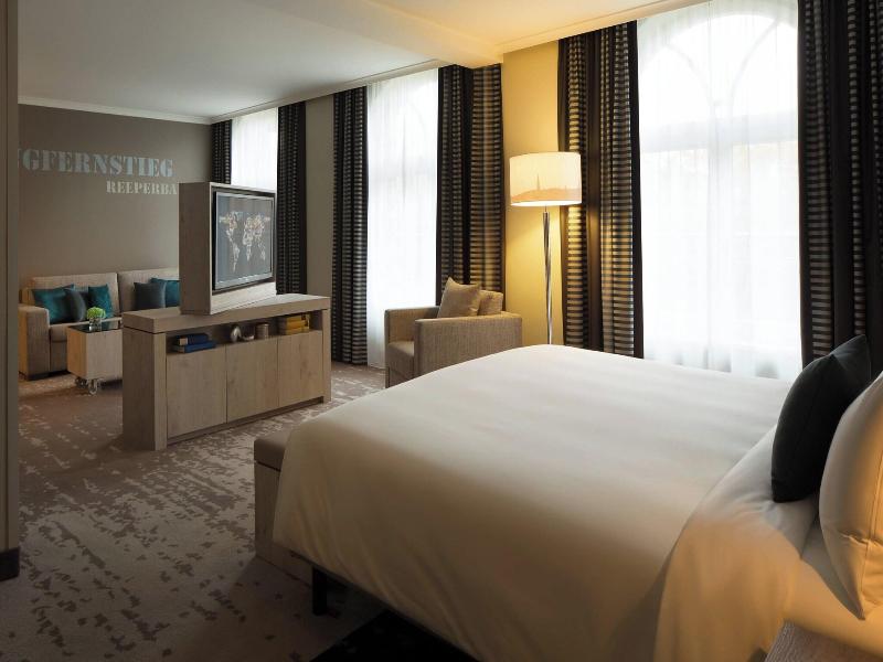 Renaissance Hamburg Hotel image
