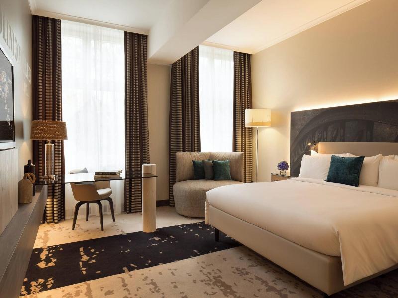 Renaissance Hamburg Hotel image