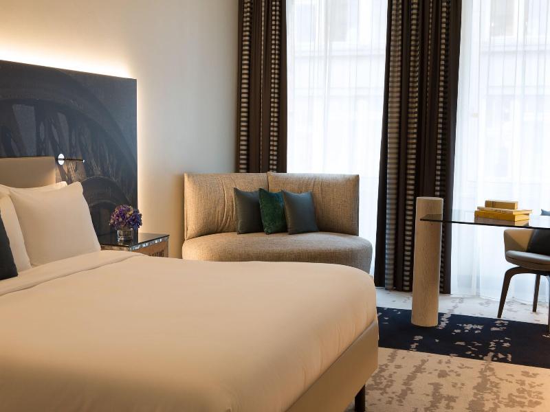 Renaissance Hamburg Hotel image